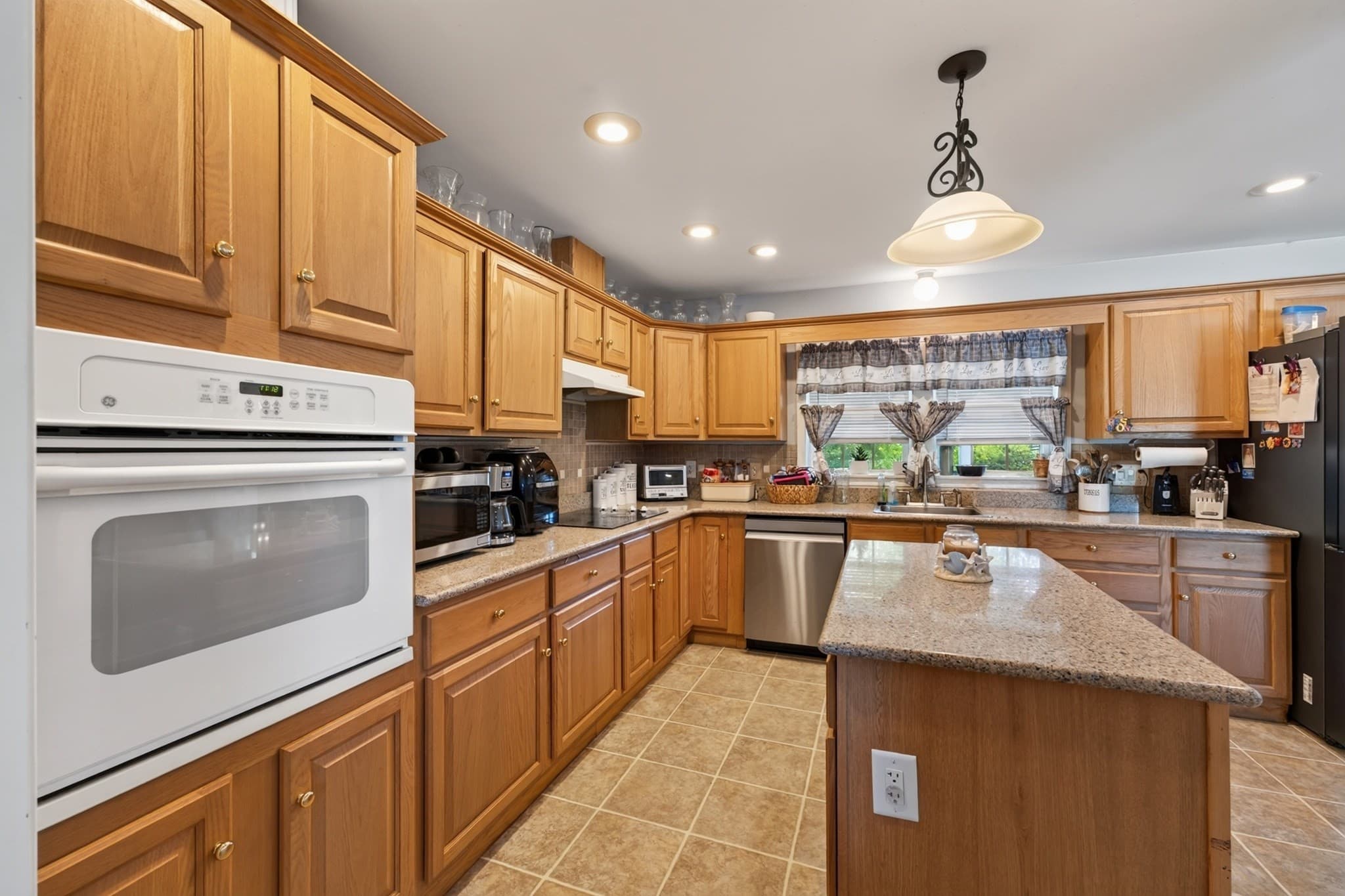 Single Family Residence at 550 South St, Somerset MA 02726, Somerset, photo 11 of 42