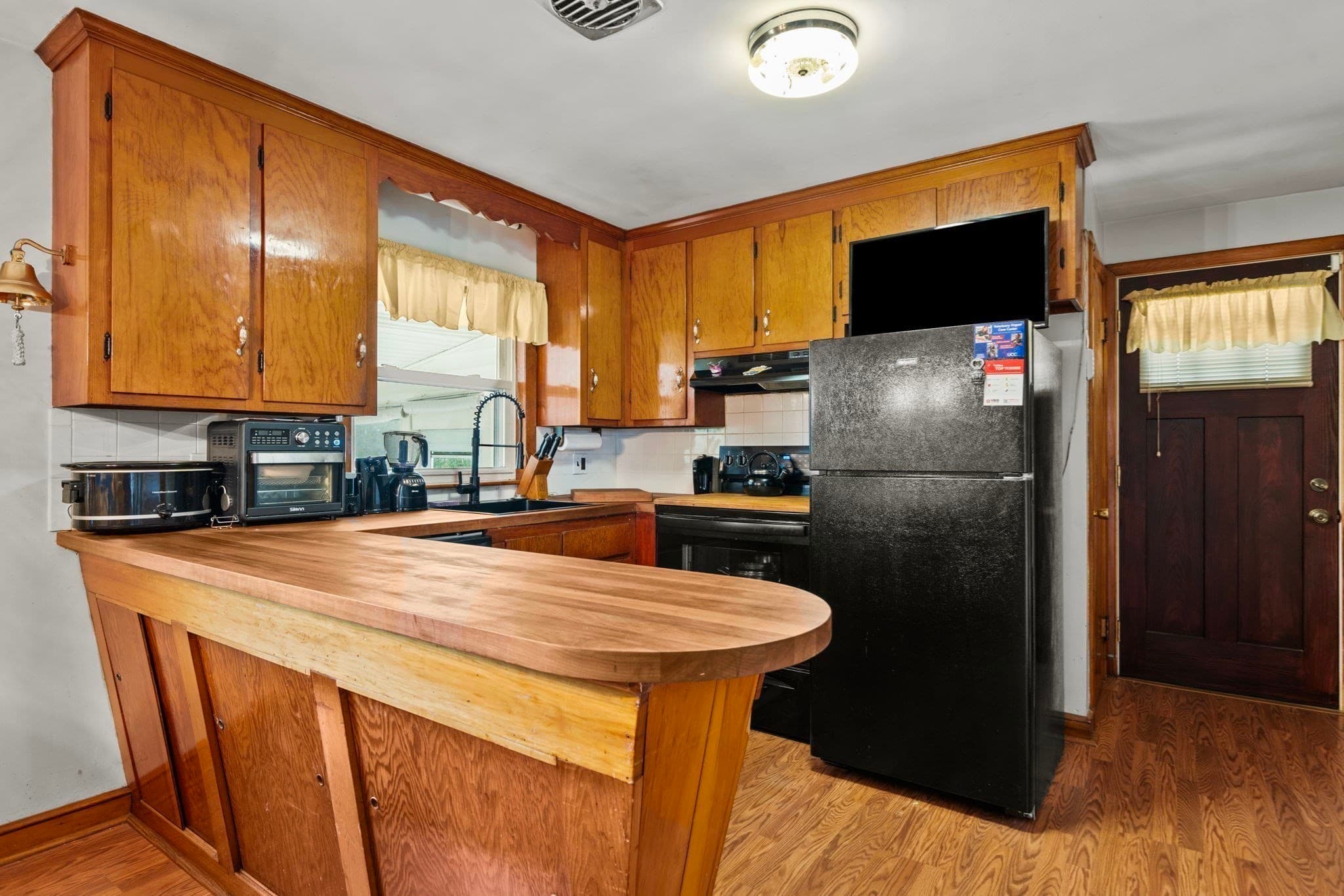 Single Family Residence at 38 Bonavesta St, Lynn MA 01905, Lynn, photo 10 of 30