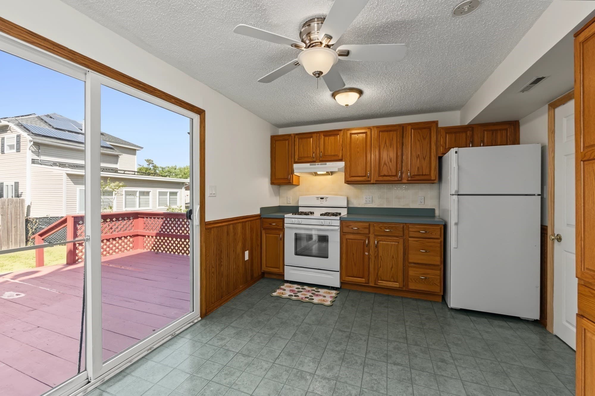 Condominium at 79 Arnold Ave # 79, Lowell MA 01852, Lowell, photo 8 of 33