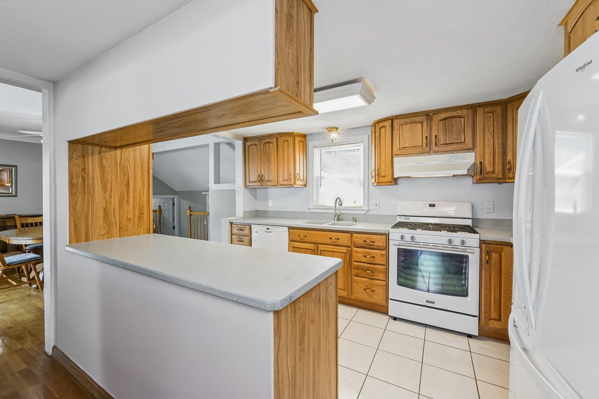 Single Family Residence at 4 Amos St, Tewksbury MA 01876, Tewksbury, photo 6 of 42