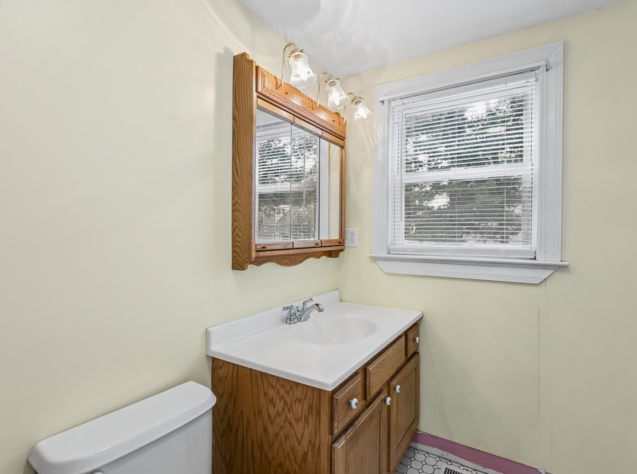 Single Family Residence at 4 Amos St, Tewksbury MA 01876, Tewksbury, photo 13 of 42