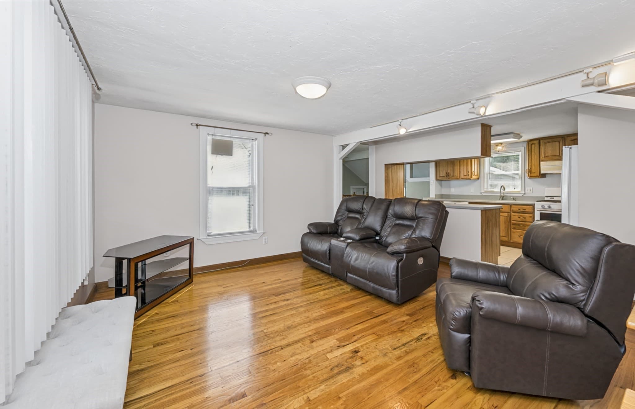 Single Family Residence at 4 Amos St, Tewksbury MA 01876, Tewksbury, photo 3 of 42