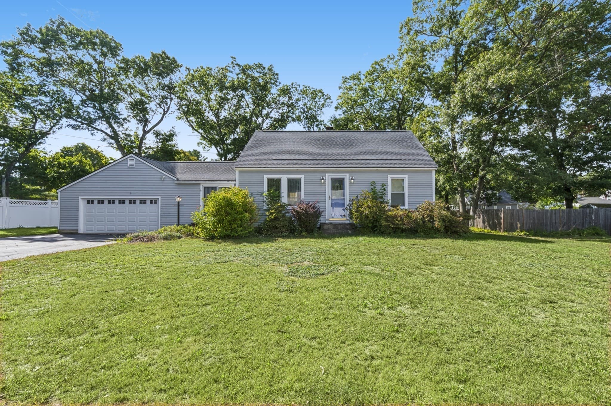 4 Amos St, Tewksbury MA 01876