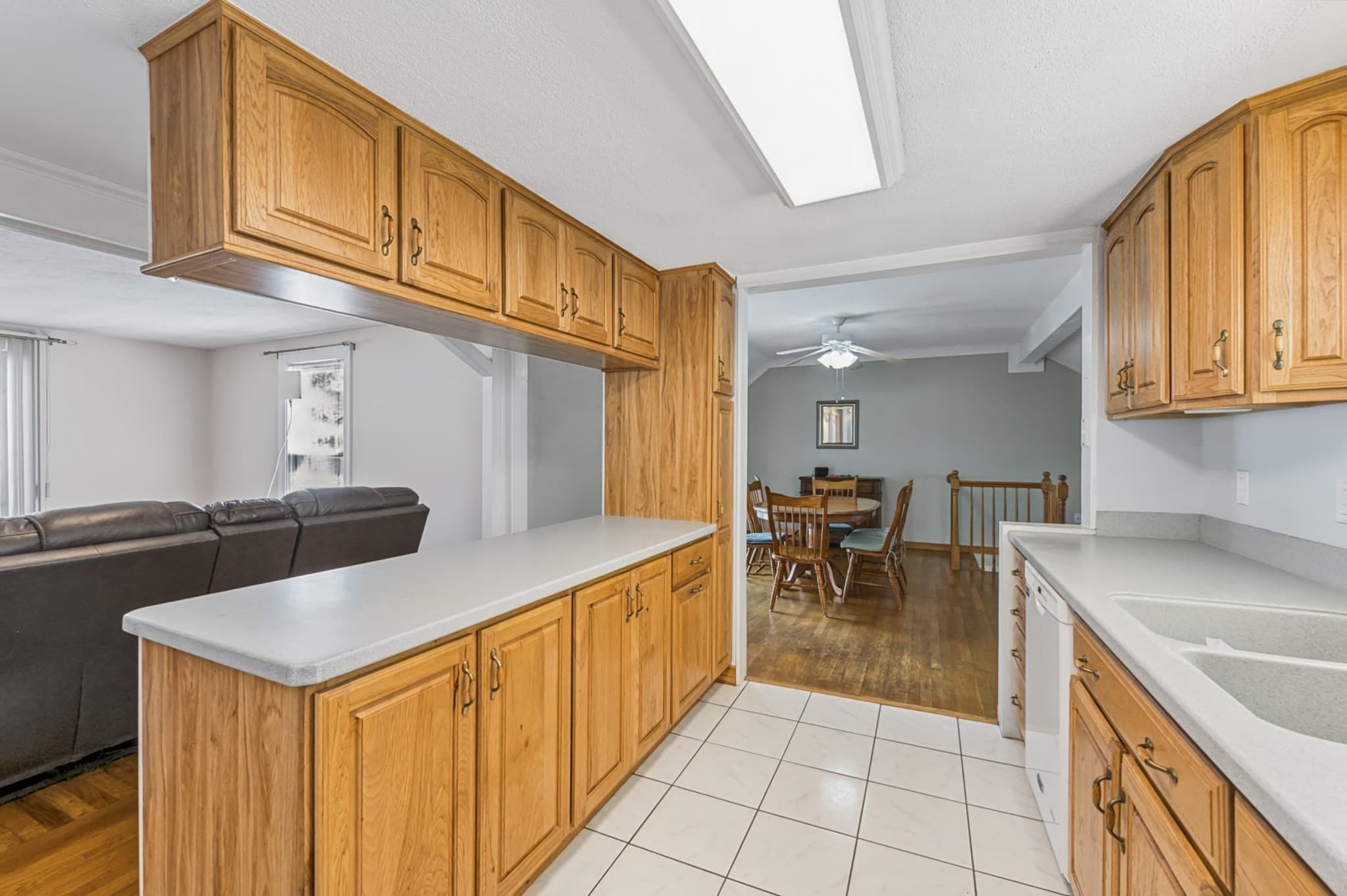 Single Family Residence at 4 Amos St, Tewksbury MA 01876, Tewksbury, photo 9 of 42
