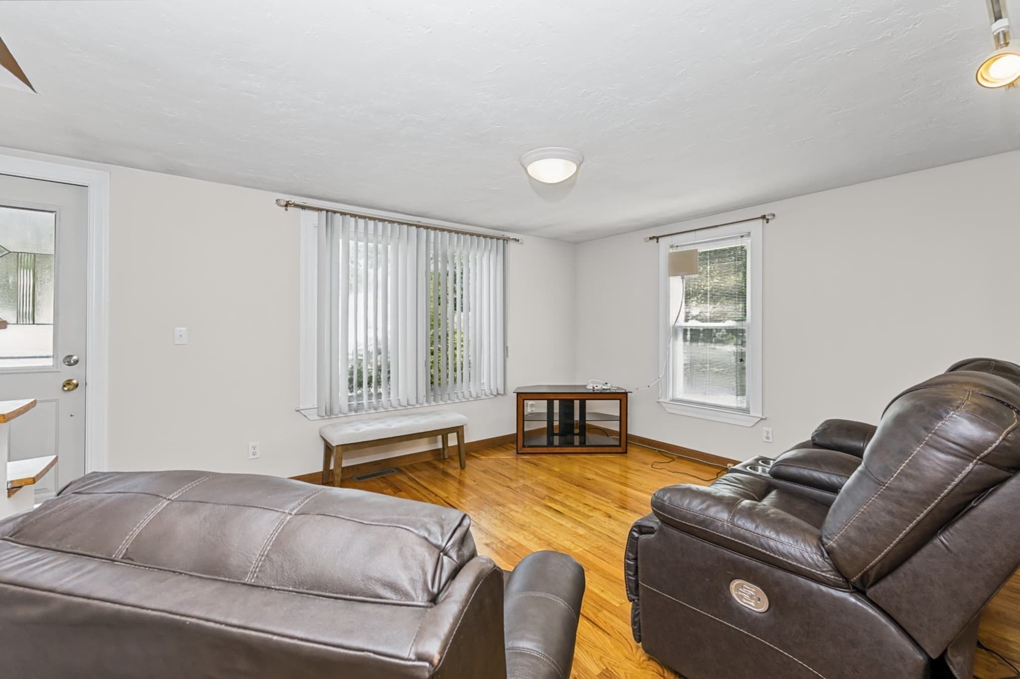Single Family Residence at 4 Amos St, Tewksbury MA 01876, Tewksbury, photo 4 of 42