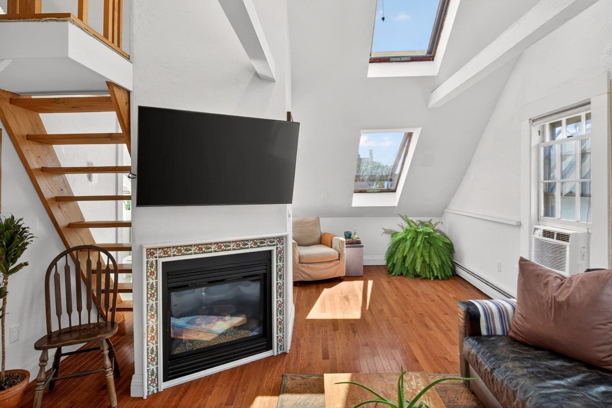 Condominium at 127 Bradford Street # 4, Provincetown MA 02657, Provincetown, photo 5 of 22