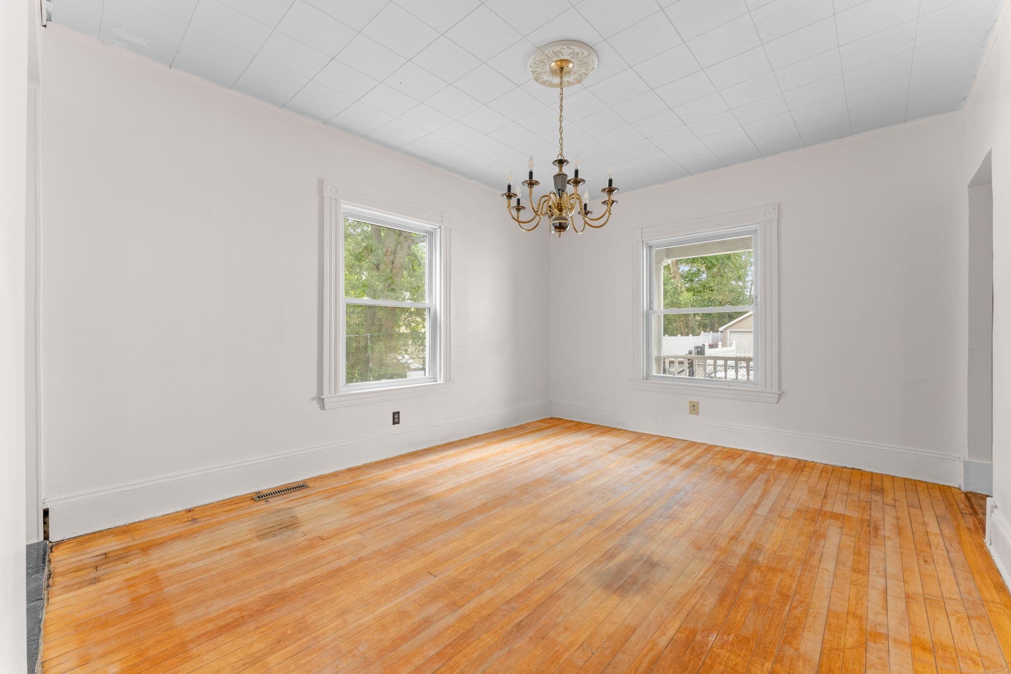 Single Family Residence at 3 Huntington Pl, Brockton MA 02301, Brockton, photo 9 of 31