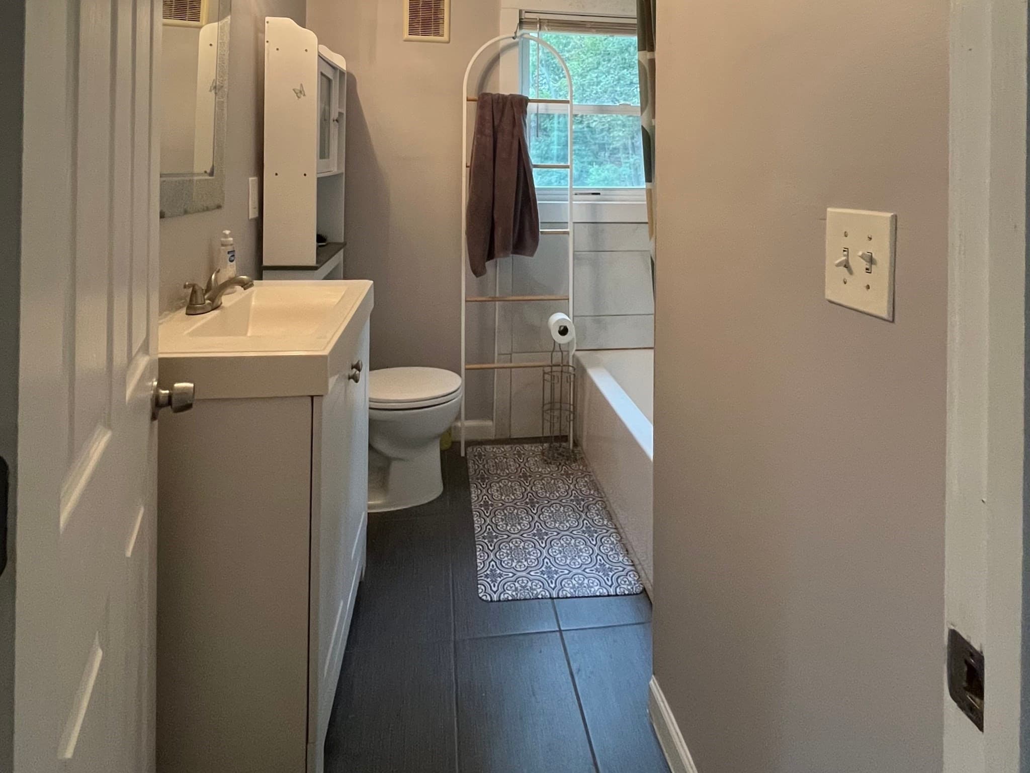 Single Family Residence at 30 Amesbury St, Worcester MA 01605, Worcester, photo 10 of 19