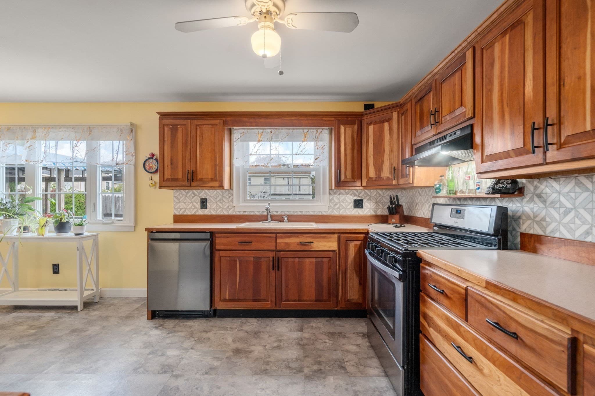 Single Family Residence at 935 Allen St, Dartmouth MA 02747, Dartmouth, photo 8 of 36
