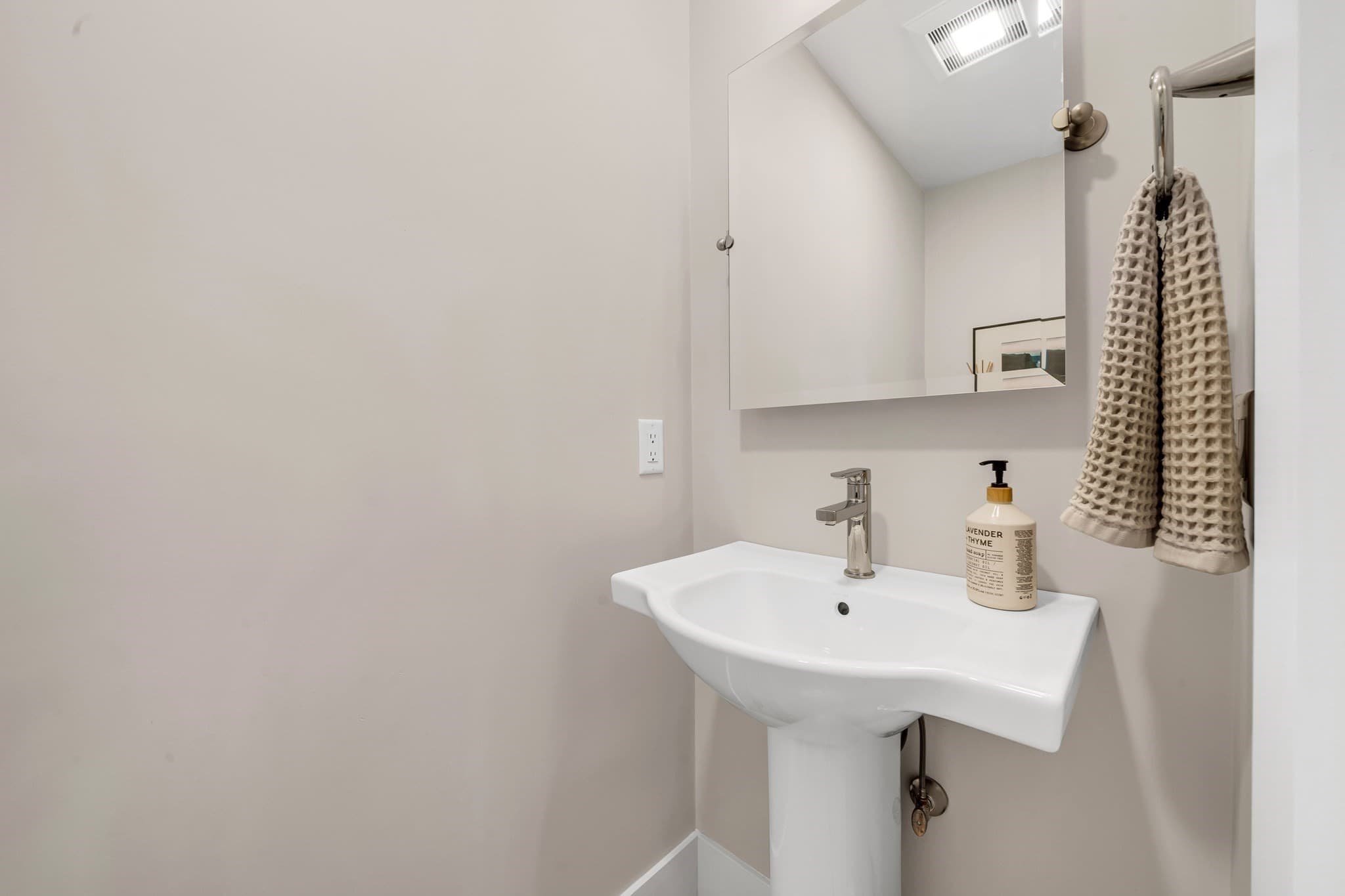 Condominium at 142 Main St # 4, Amesbury MA 01913, Amesbury, photo 15 of 41