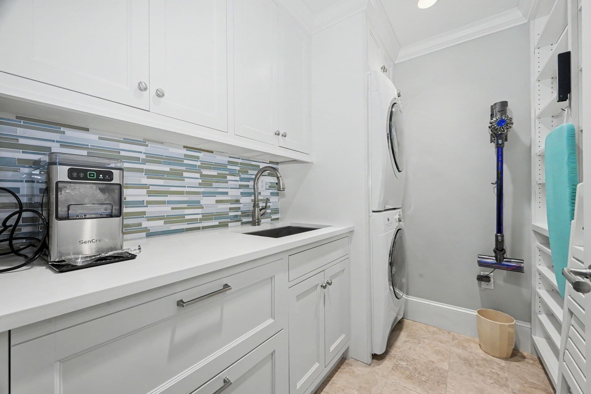 Condominium at 580 Washington St # 406, Wellesley MA 02482, Wellesley, photo 23 of 34