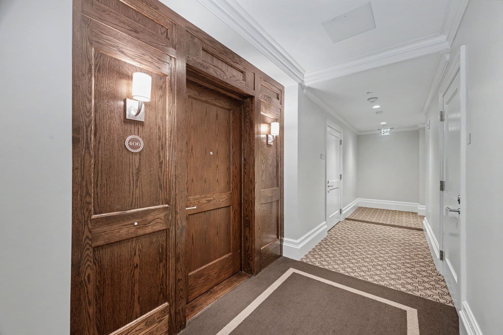 Condominium at 580 Washington St # 406, Wellesley MA 02482, Wellesley, photo 2 of 34