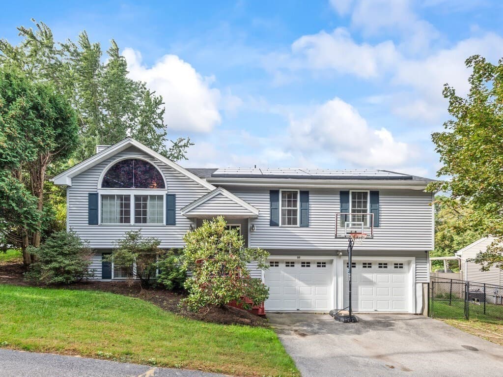 37 Moreland Green Dr, Worcester MA 01609