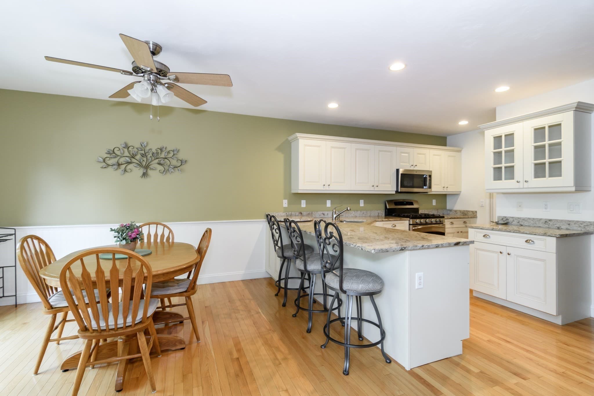 Condominium at 2 Candleberry Court # 2, Bourne MA 02532, Bourne, photo 3 of 40