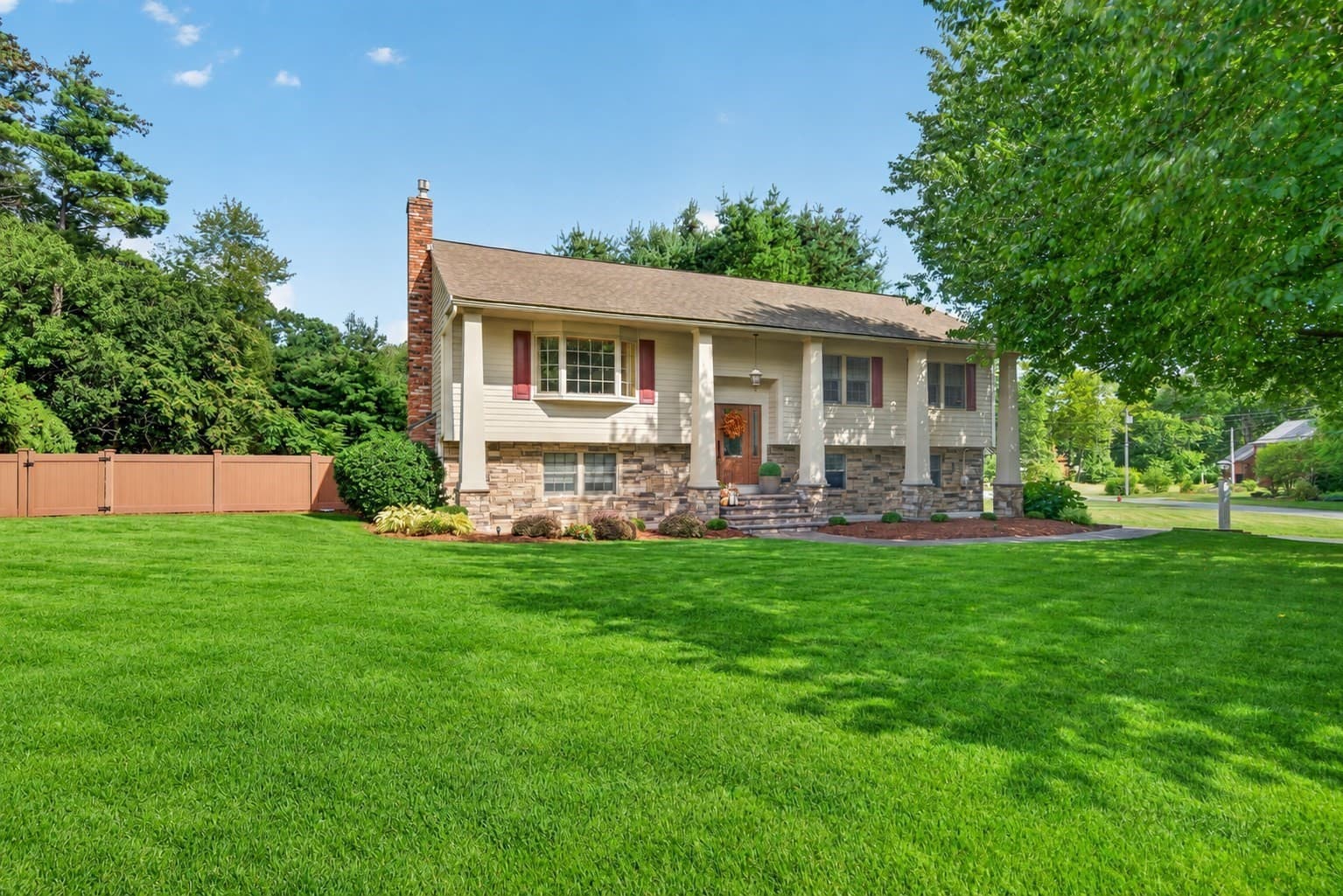 Single Family Residence at 41 Fox Run, Tewksbury MA 01876, Tewksbury, photo 2 of 42