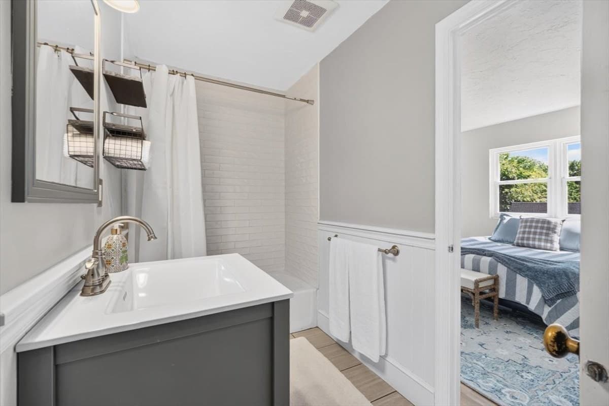 Condominium at 46 Tinson Rd # 9, Quincy MA 02169, Quincy, photo 16 of 20