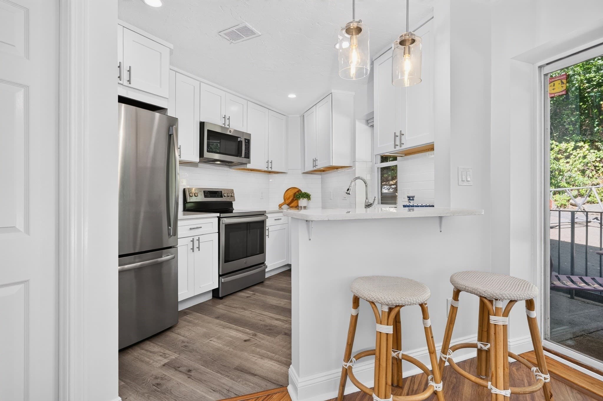 Condominium at 46 Tinson Rd # 9, Quincy MA 02169, Quincy, photo 8 of 20