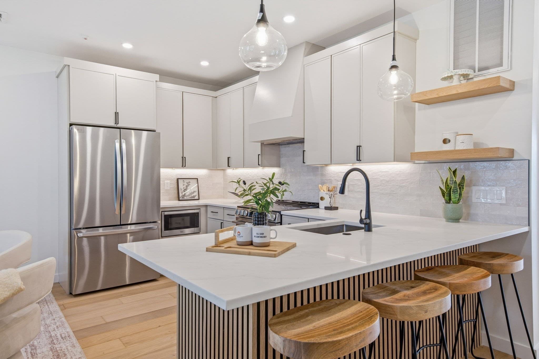 Condominium at 374 Athens Street # 1, Boston MA 02127, Boston, photo 2 of 18
