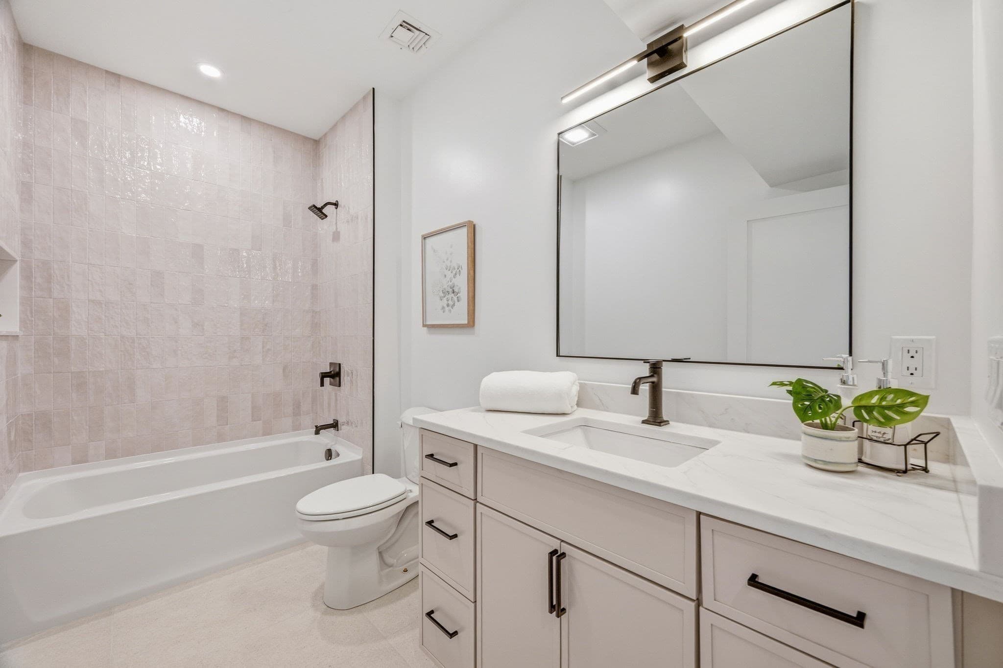 Condominium at 374 Athens Street # 1, Boston MA 02127, Boston, photo 5 of 18