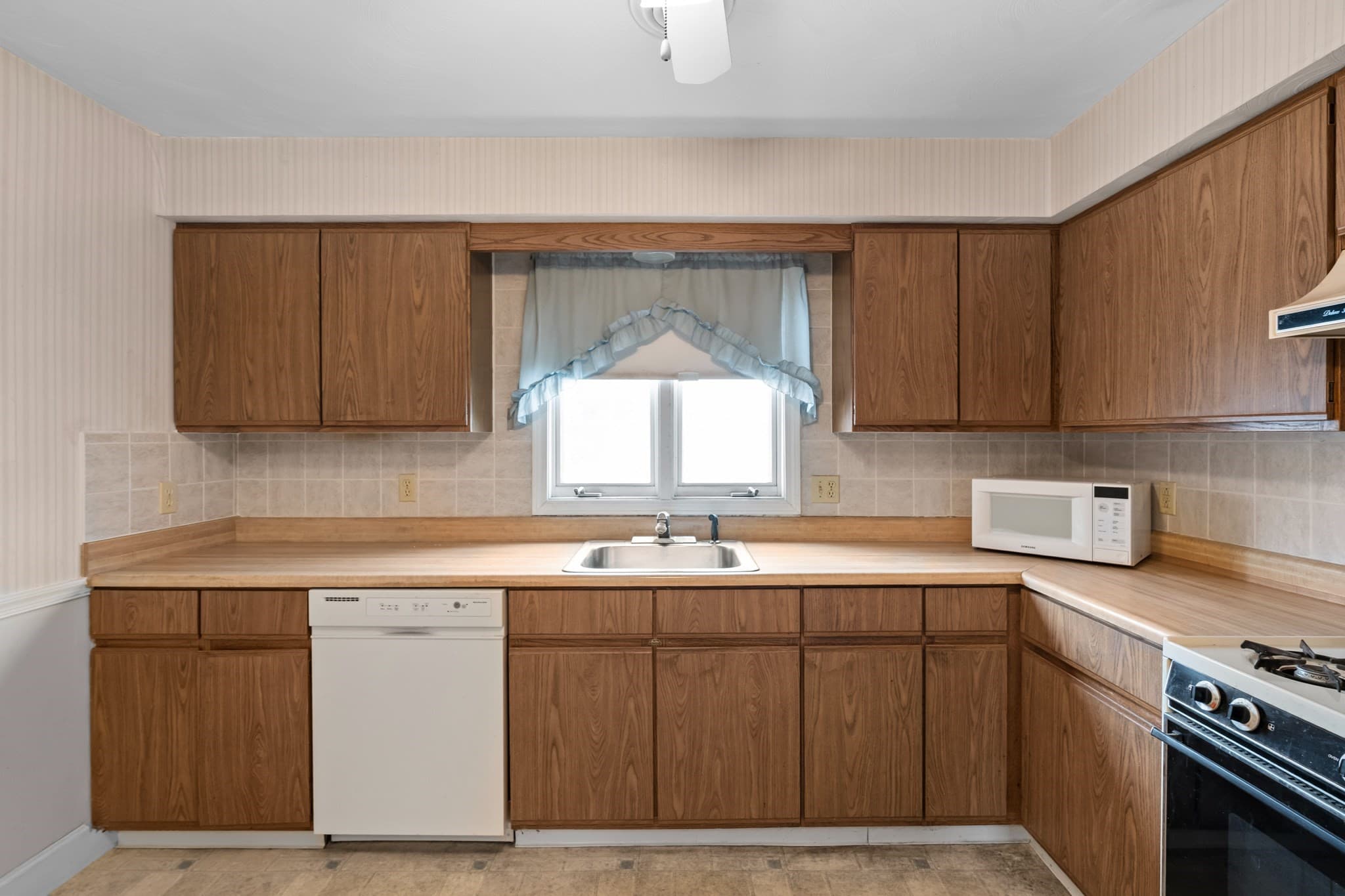 Condominium at 70 North Court # F, Fall River MA 02720, Fall River, photo 7 of 20
