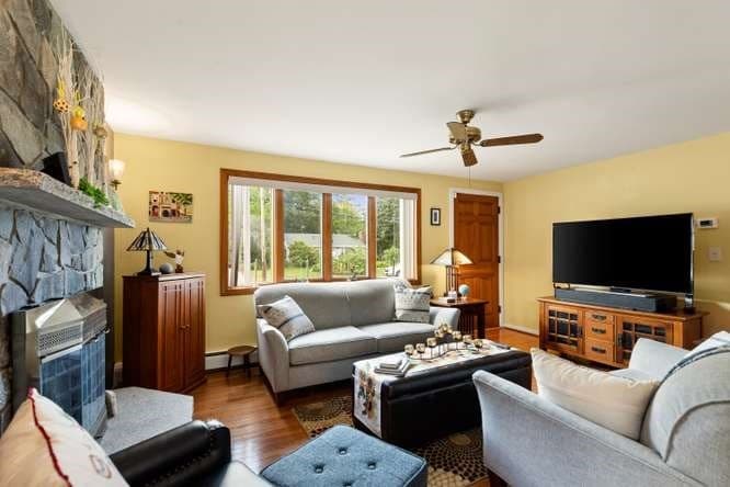 Single Family Residence at 15 Marlboro Rd, Woburn MA 01801, Woburn, photo 6 of 36