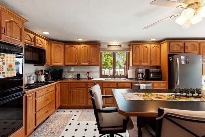 Single Family Residence at 15 Marlboro Rd, Woburn MA 01801, Woburn, photo 16 of 36