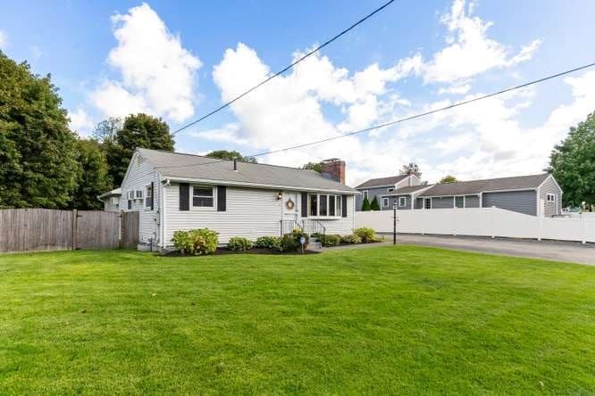 Single Family Residence at 15 Marlboro Rd, Woburn MA 01801, Woburn, photo 3 of 36