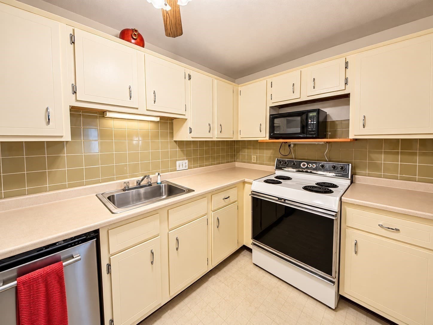 Condominium at 12 Kendall Ave # 17, Framingham MA 01702, Framingham, photo 10 of 21