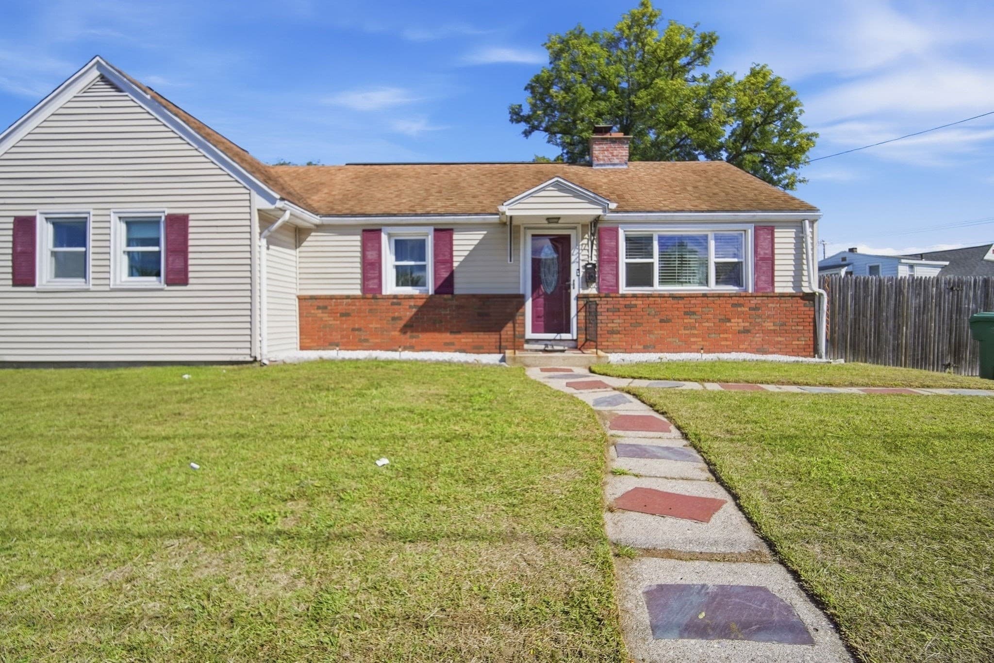 Single Family Residence at 150 Lawndale St, Chicopee MA 01013, Chicopee, photo 2 of 25