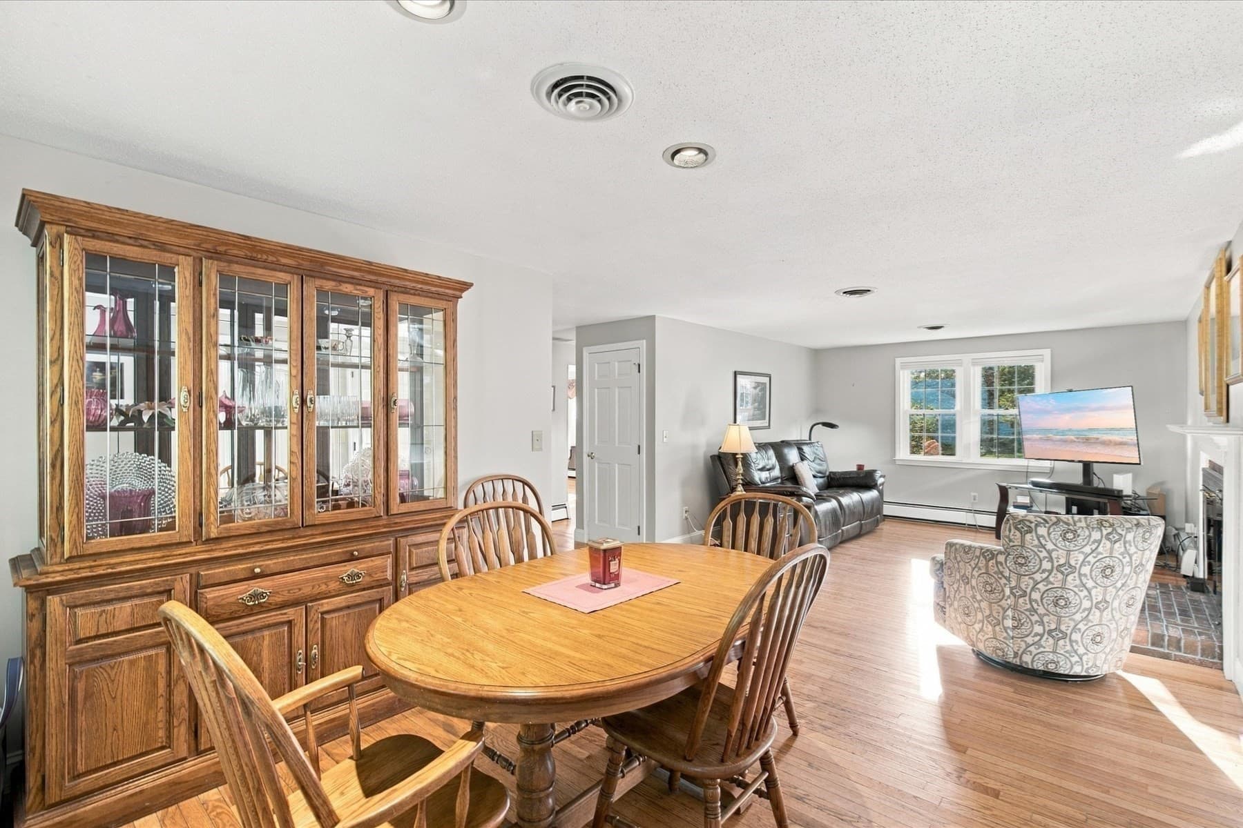 Single Family Residence at 402 Prince Hinckley Rd, Barnstable MA 02632, Barnstable, photo 13 of 29