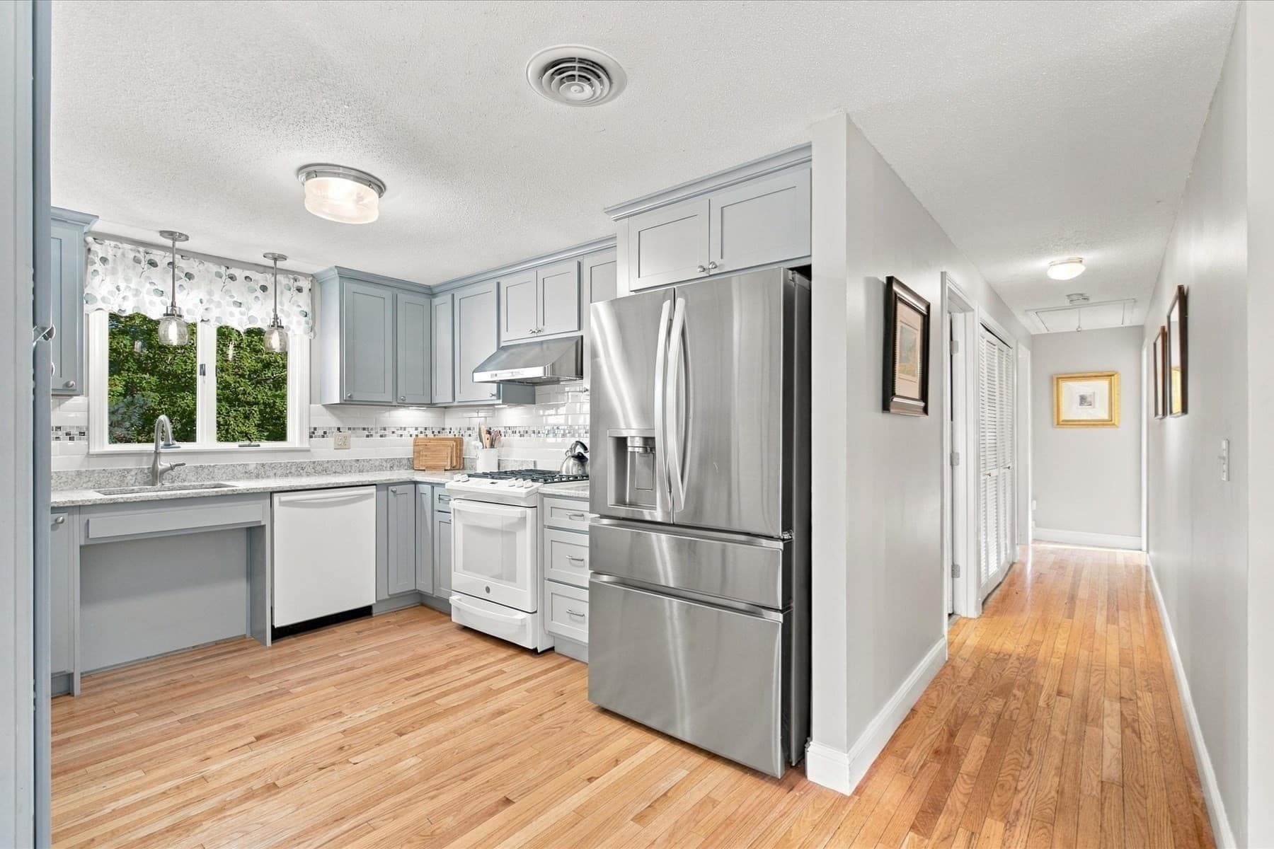 Single Family Residence at 402 Prince Hinckley Rd, Barnstable MA 02632, Barnstable, photo 16 of 29