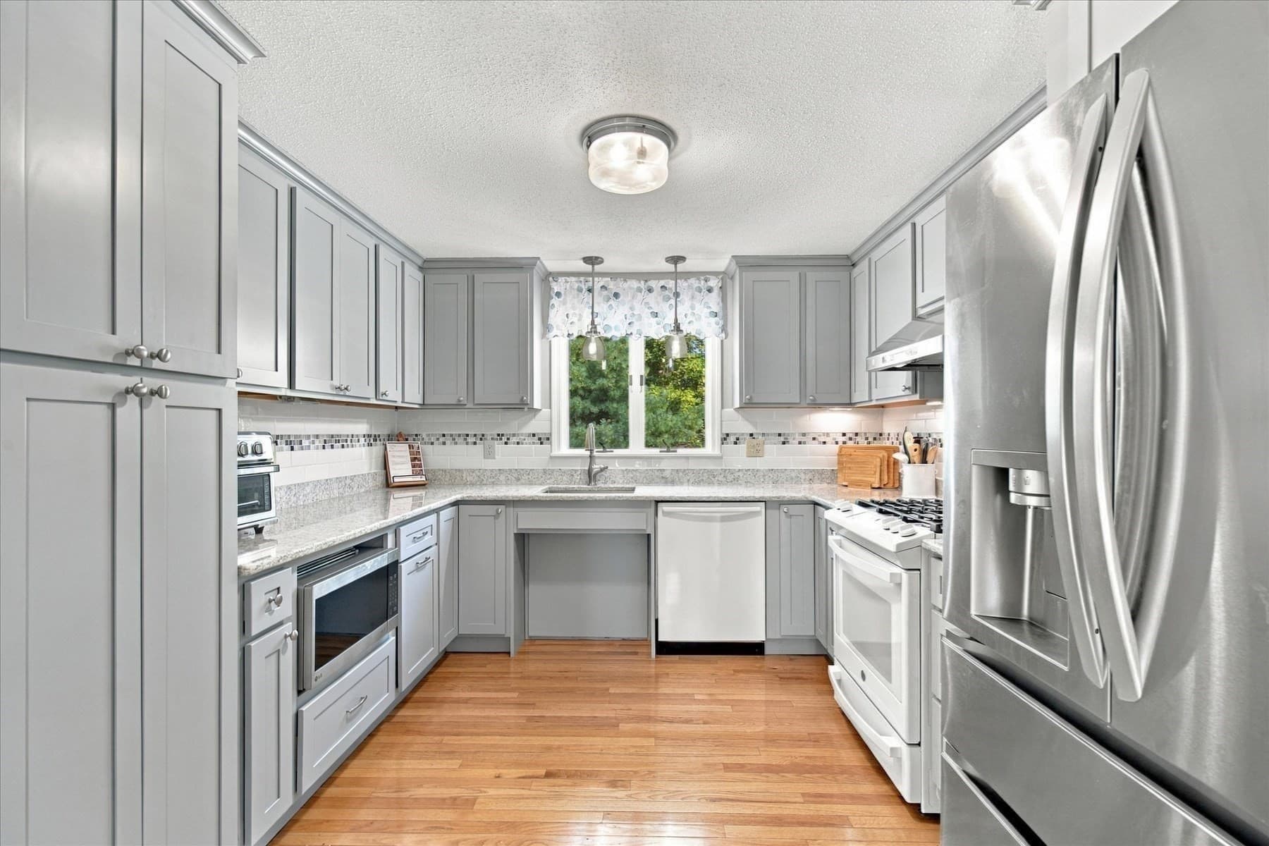 Single Family Residence at 402 Prince Hinckley Rd, Barnstable MA 02632, Barnstable, photo 9 of 29