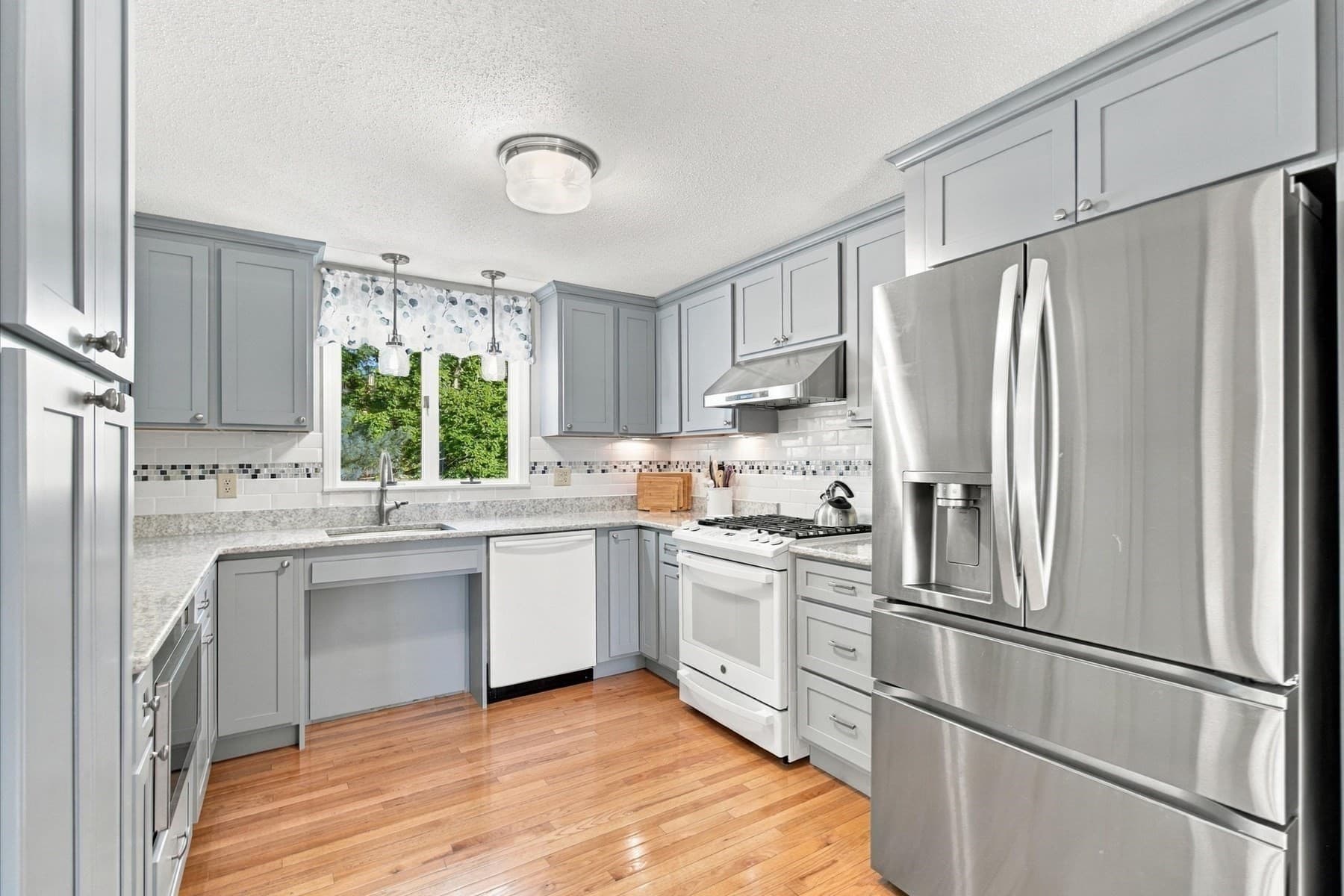 Single Family Residence at 402 Prince Hinckley Rd, Barnstable MA 02632, Barnstable, photo 10 of 29