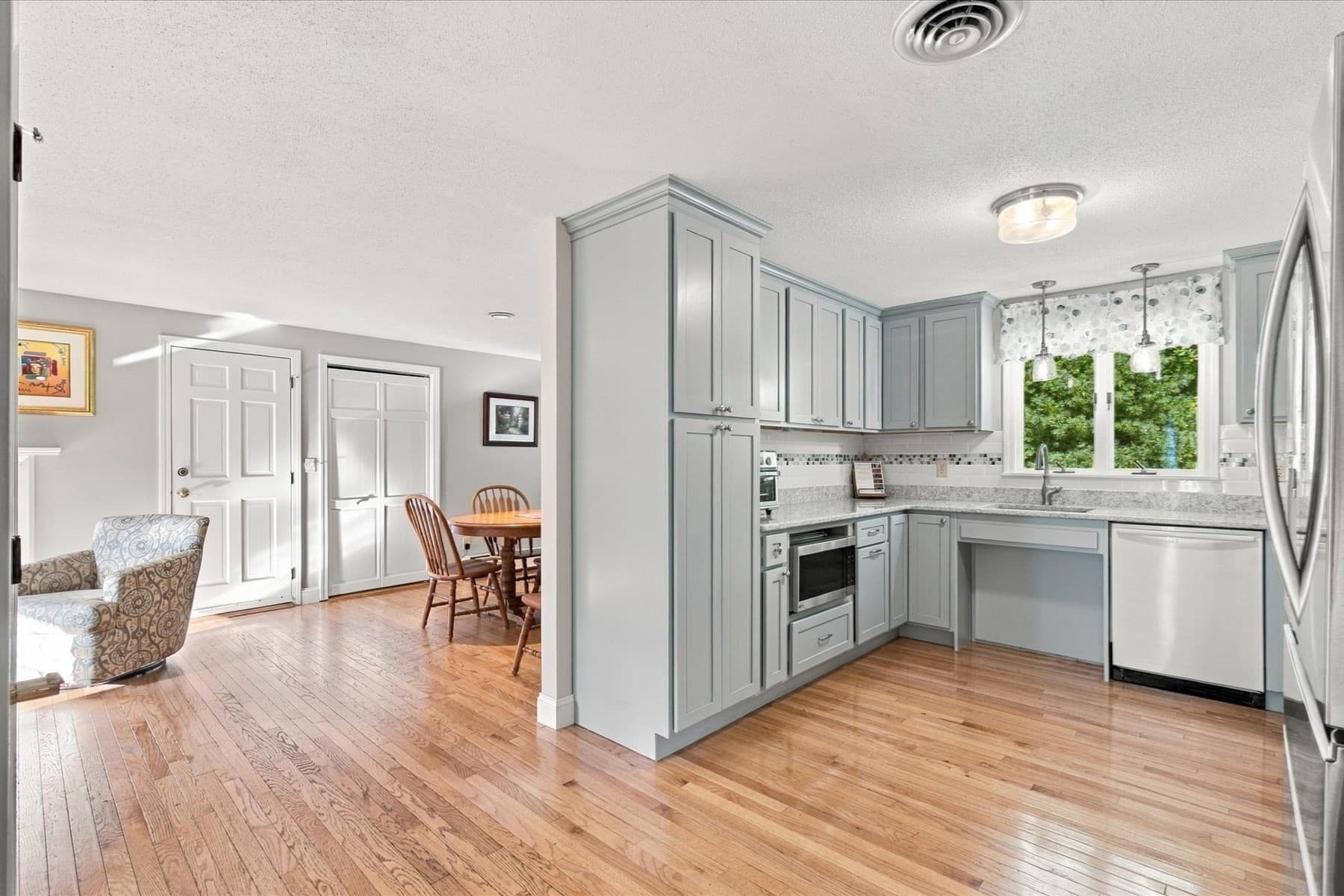 Single Family Residence at 402 Prince Hinckley Rd, Barnstable MA 02632, Barnstable, photo 11 of 29