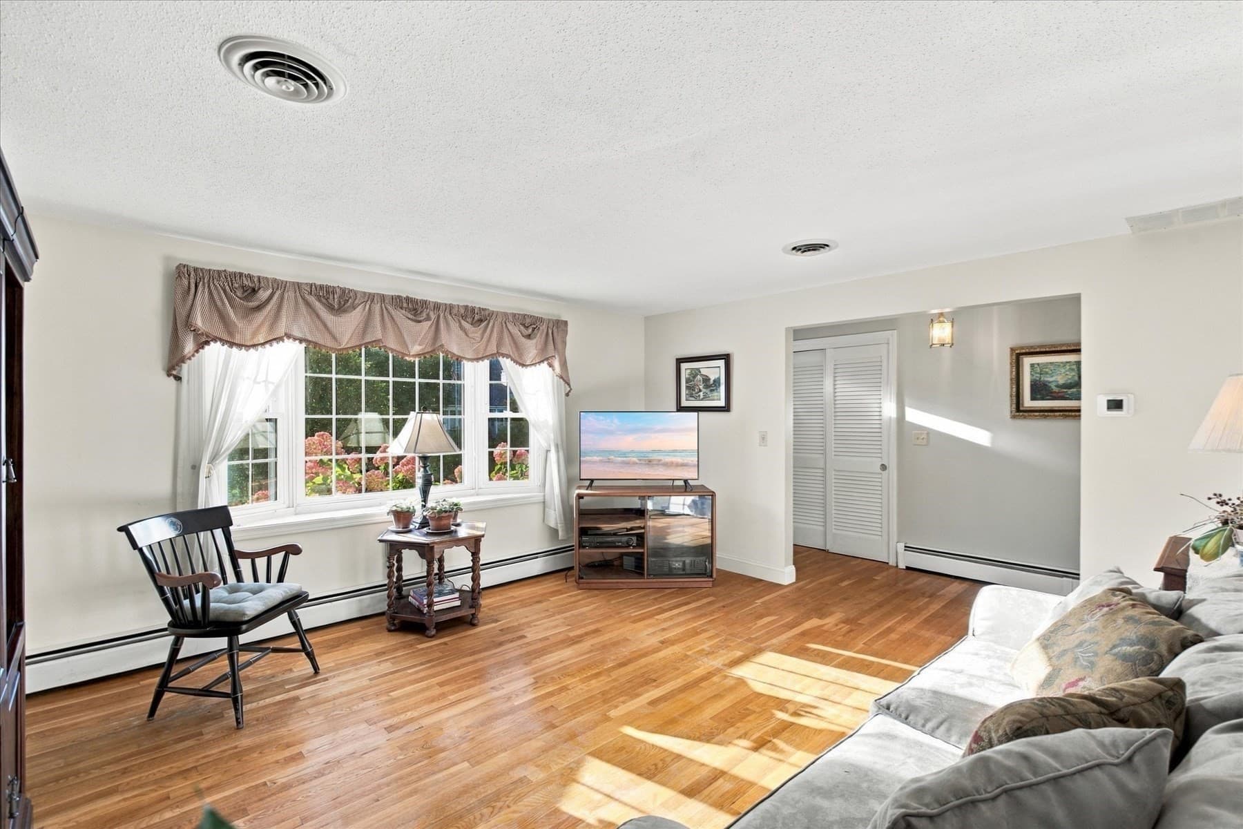 Single Family Residence at 402 Prince Hinckley Rd, Barnstable MA 02632, Barnstable, photo 8 of 29