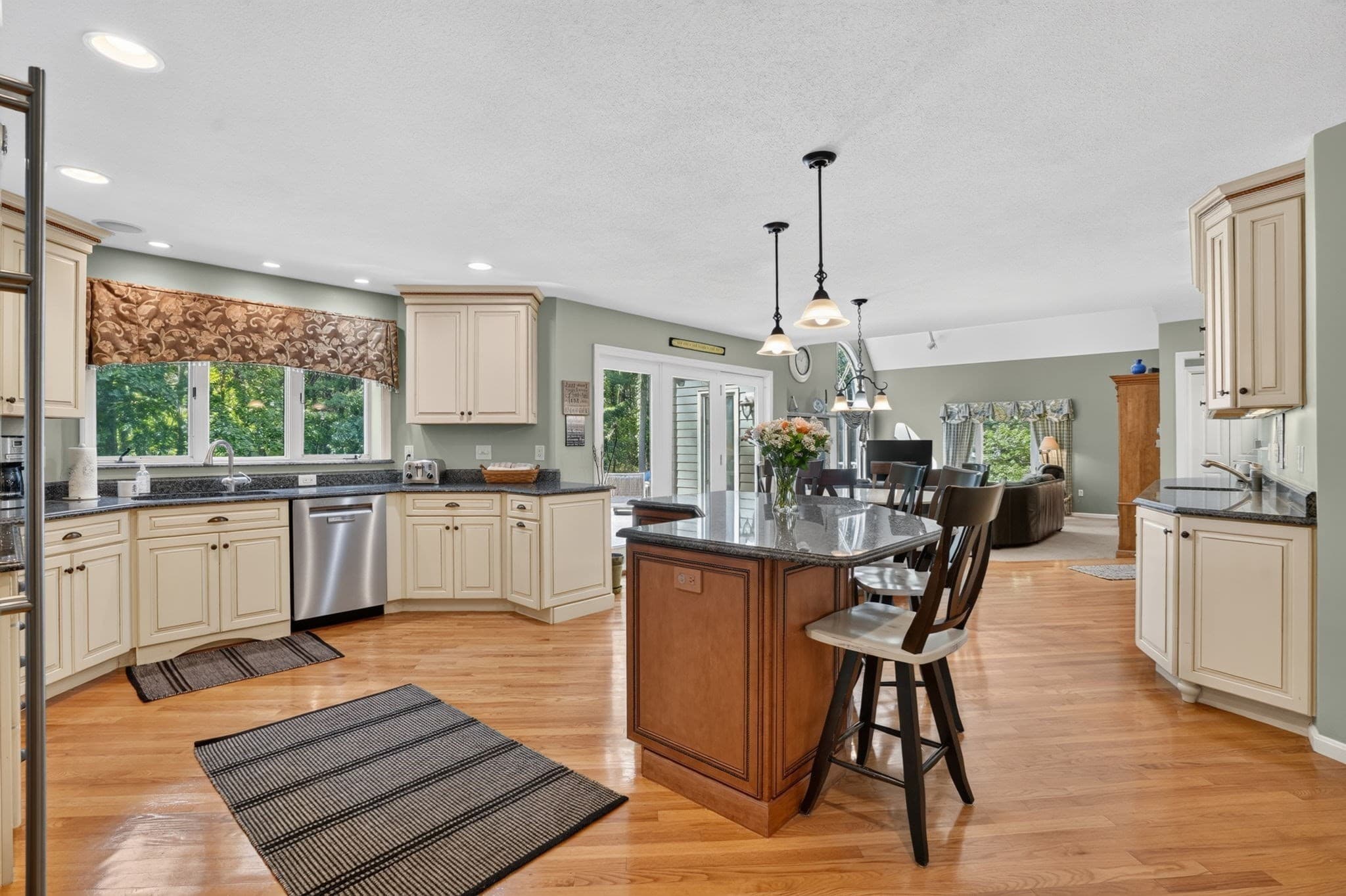 Single Family Residence at 4 Chippy Ln, Andover MA 01810, Andover, photo 7 of 42