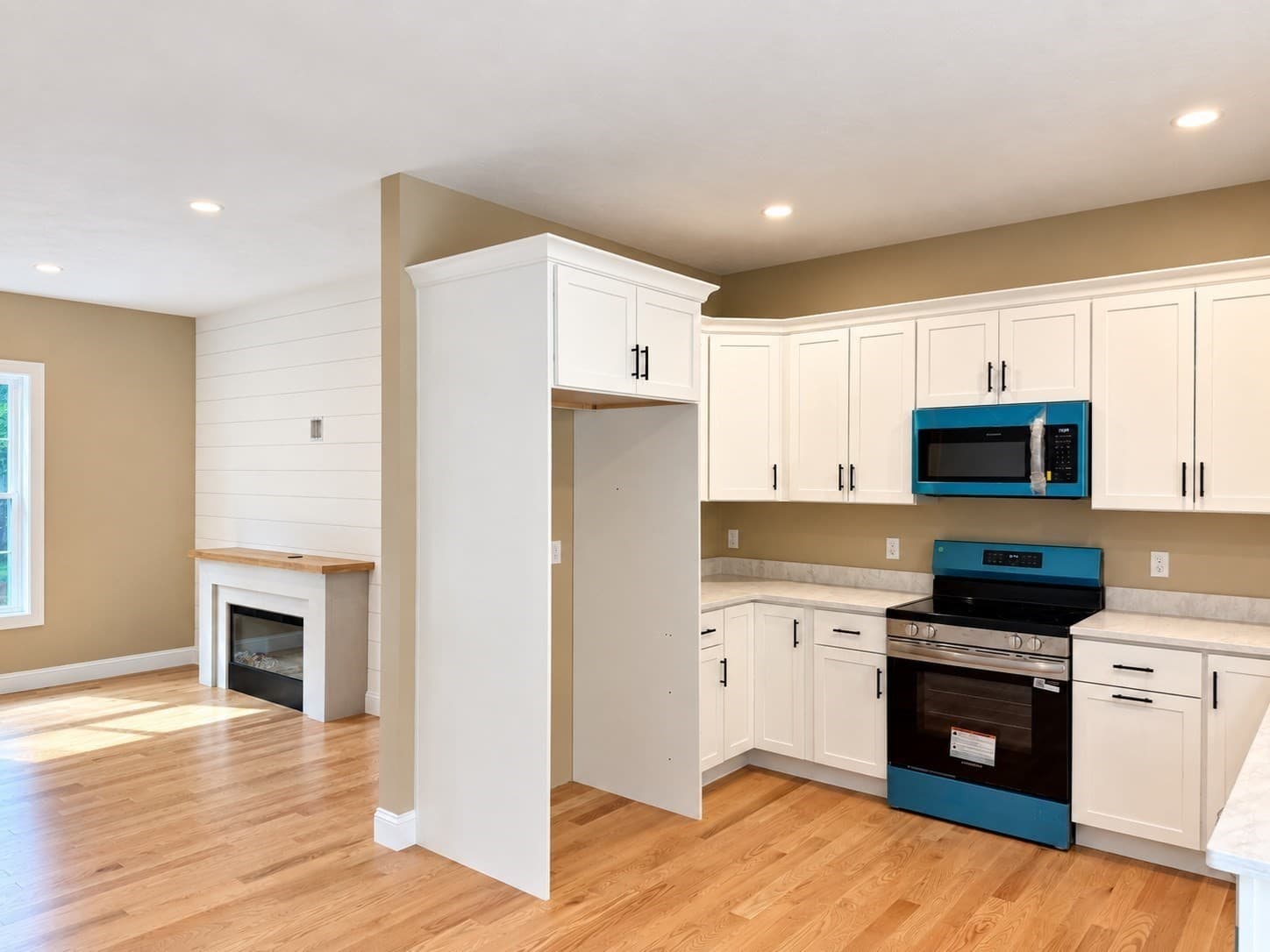 Single Family Residence at 23 Water St, Berkley MA 02779, Berkley, photo 10 of 42