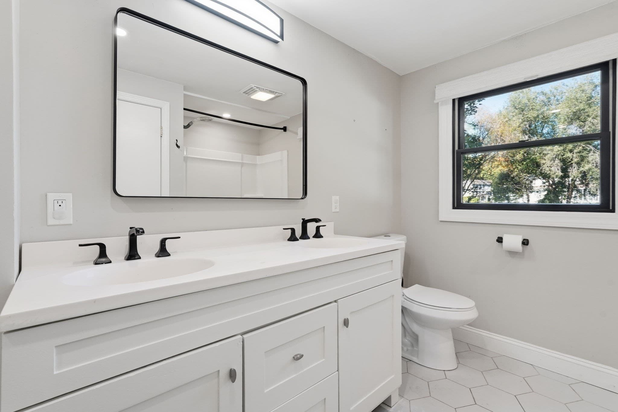 Single Family Residence at 681 Center St, Ludlow MA 01056, Ludlow, photo 10 of 28