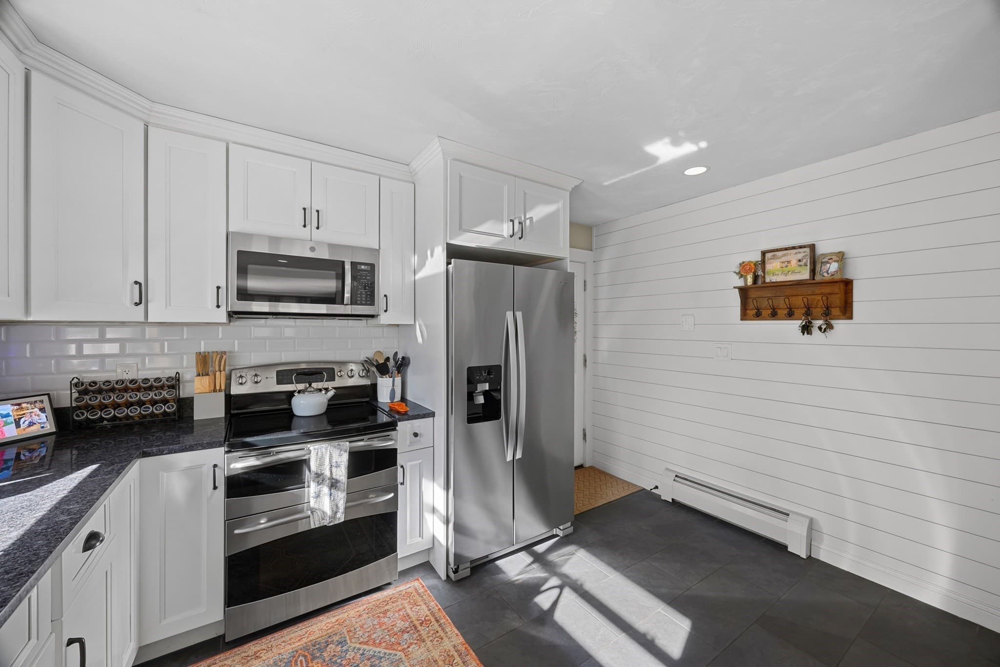 Single Family Residence at 39 E Charlton Rd, Spencer MA 01562, Spencer, photo 13 of 31