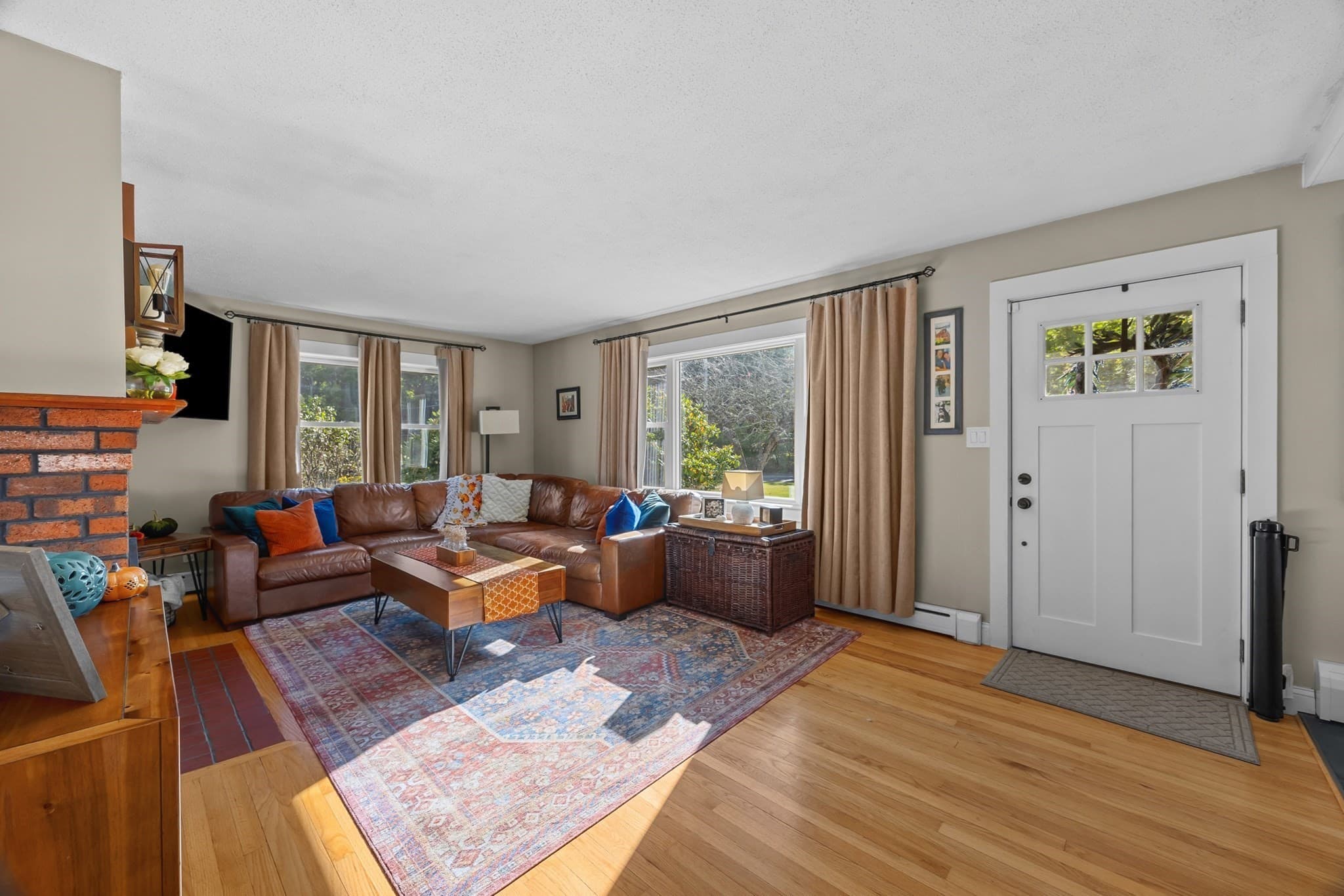 Single Family Residence at 39 E Charlton Rd, Spencer MA 01562, Spencer, photo 7 of 31