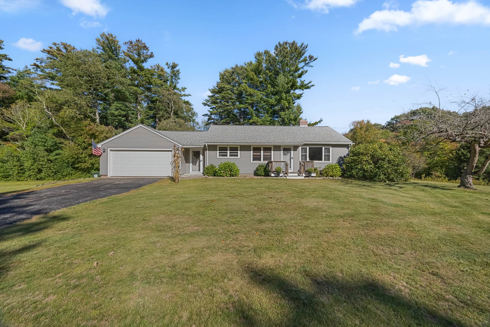 39 E Charlton Rd, Spencer MA 01562