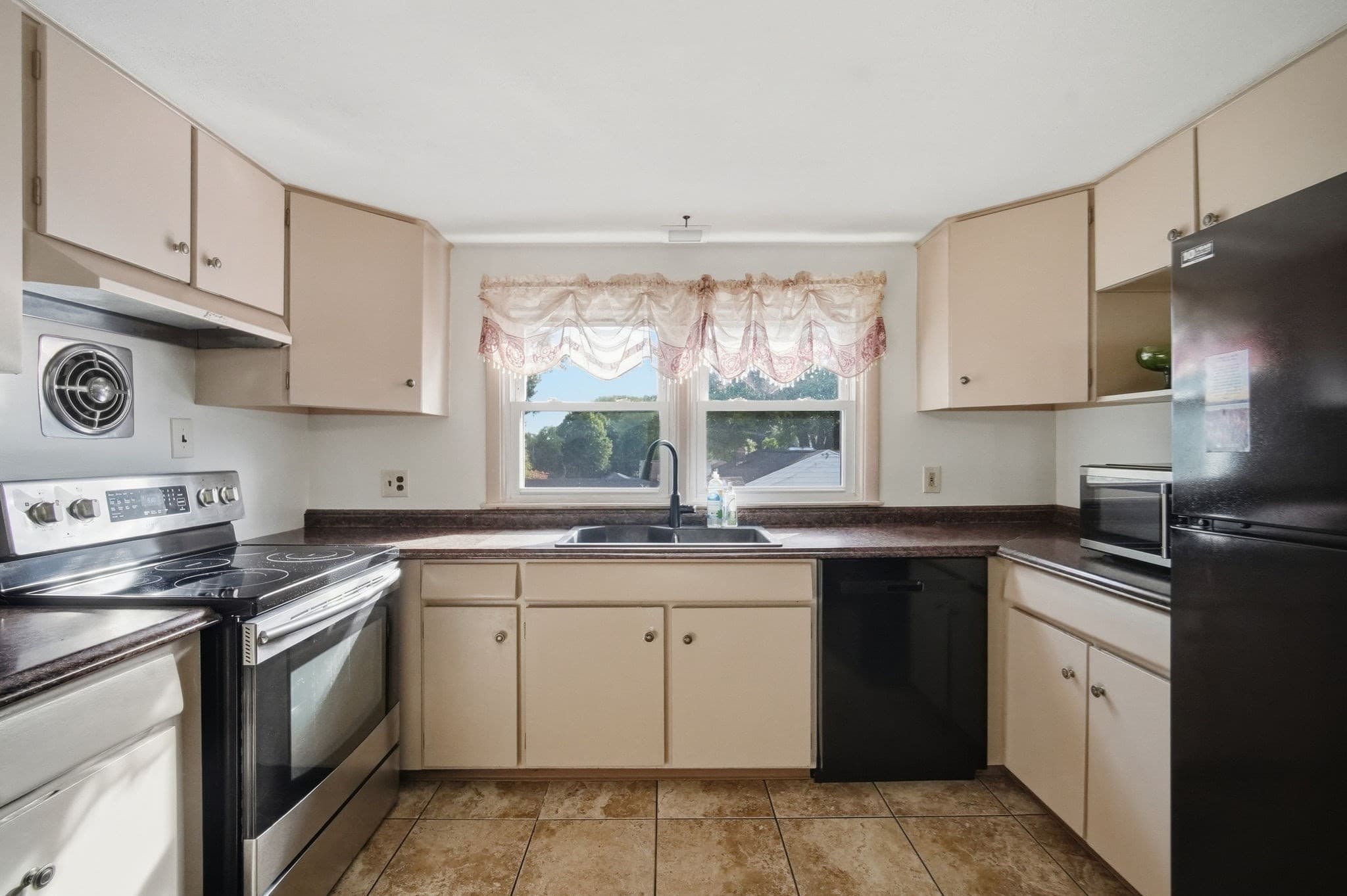 Single Family Residence at 6 Sasur St, Palmer MA 01080, Palmer, photo 5 of 37