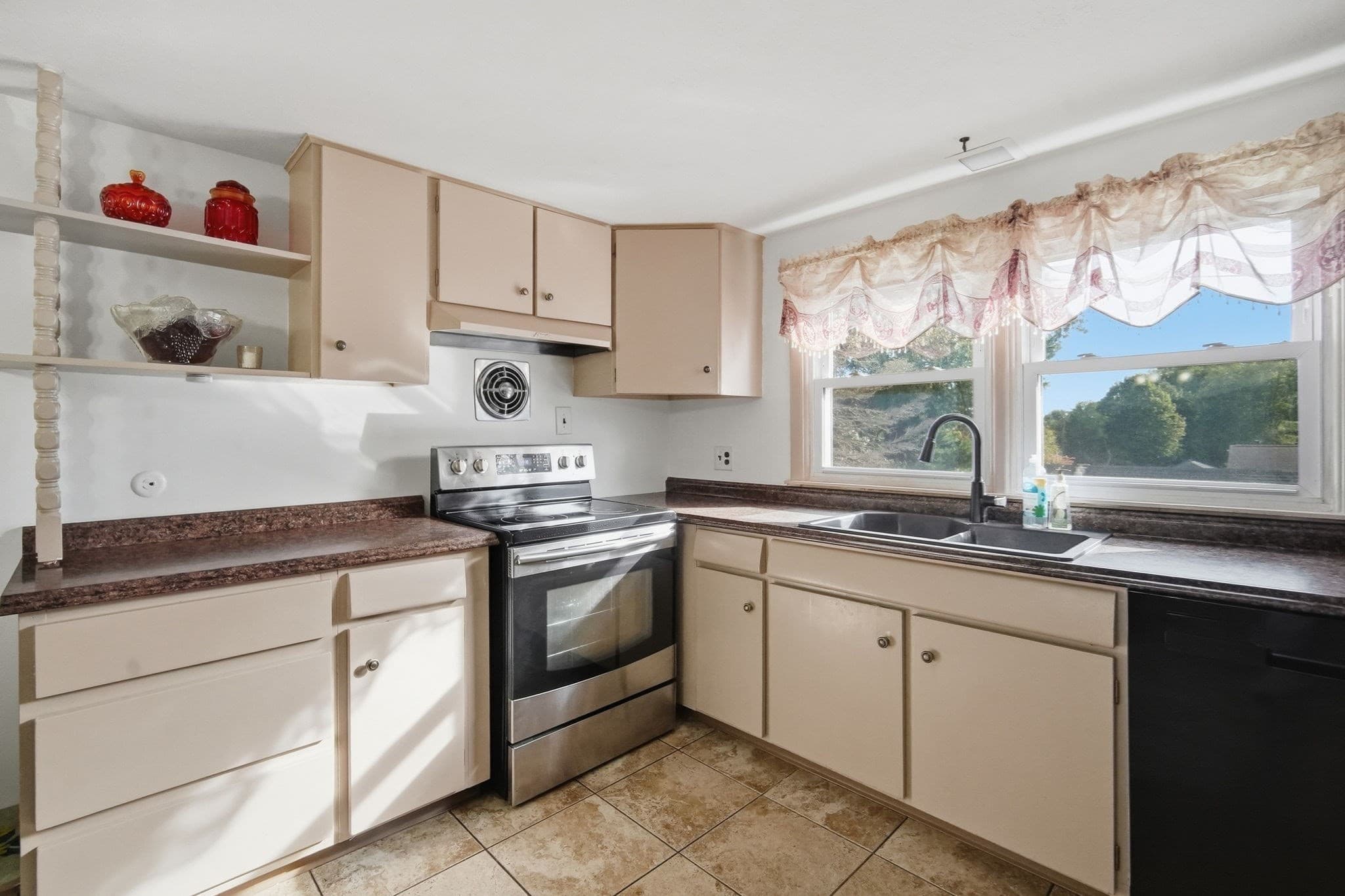 Single Family Residence at 6 Sasur St, Palmer MA 01080, Palmer, photo 11 of 37