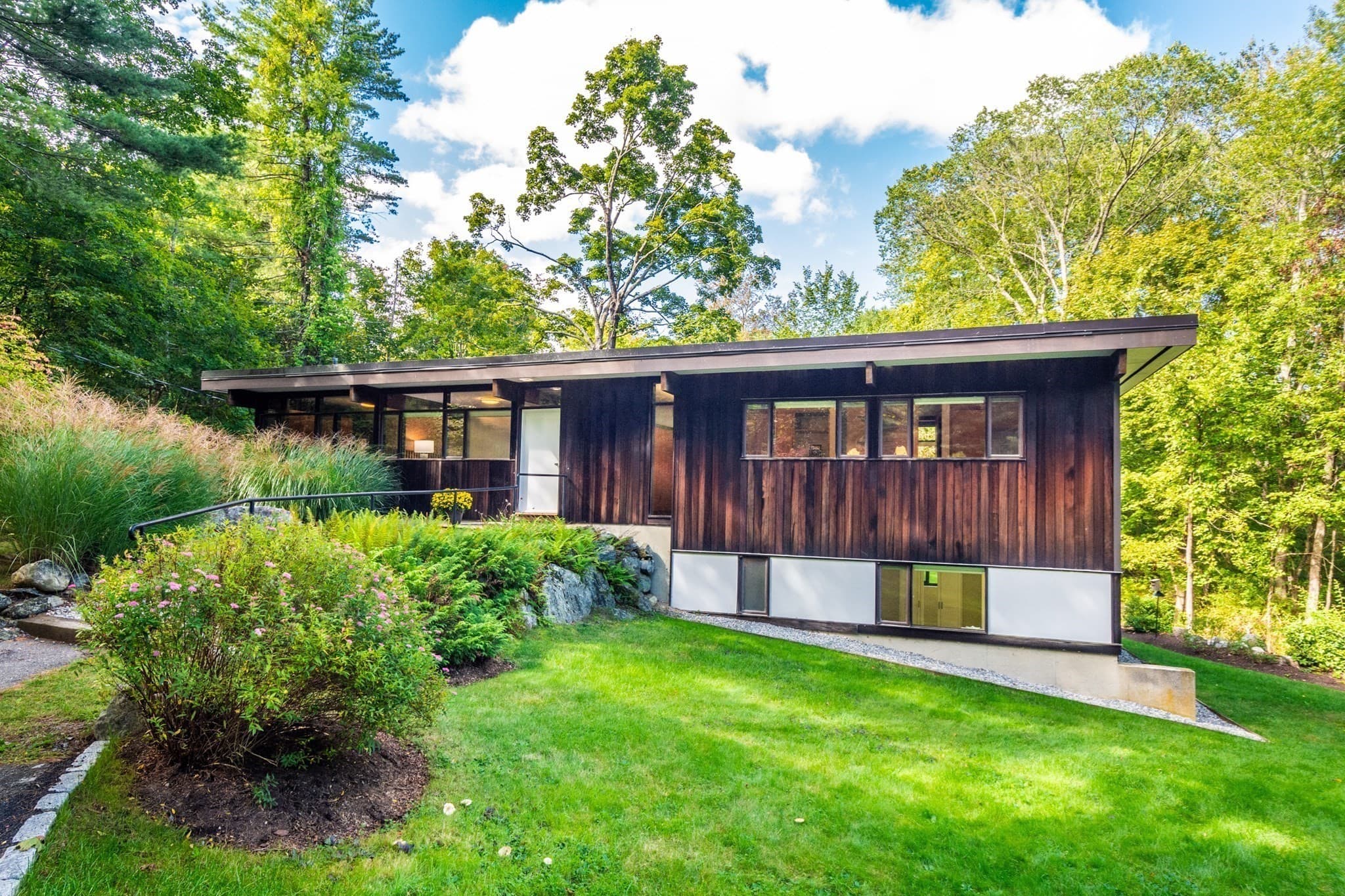 7 Old Conant Rd, Lincoln MA 01773