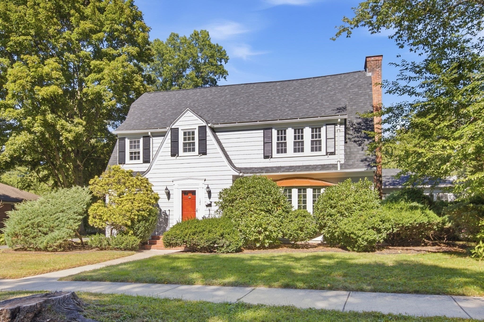 128 Meadowbrook Rd, Longmeadow MA 01106