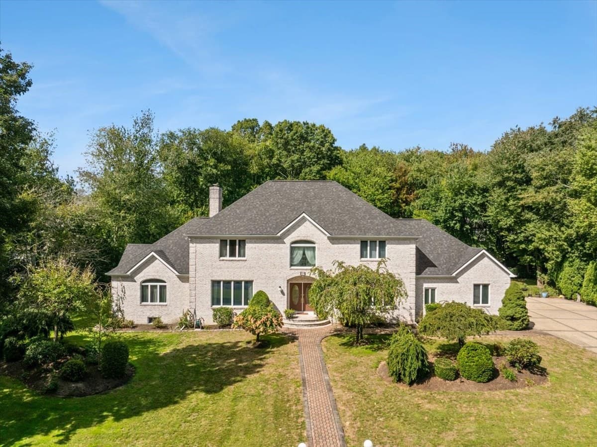 84 Jane Howland Dr, Seekonk MA 02771