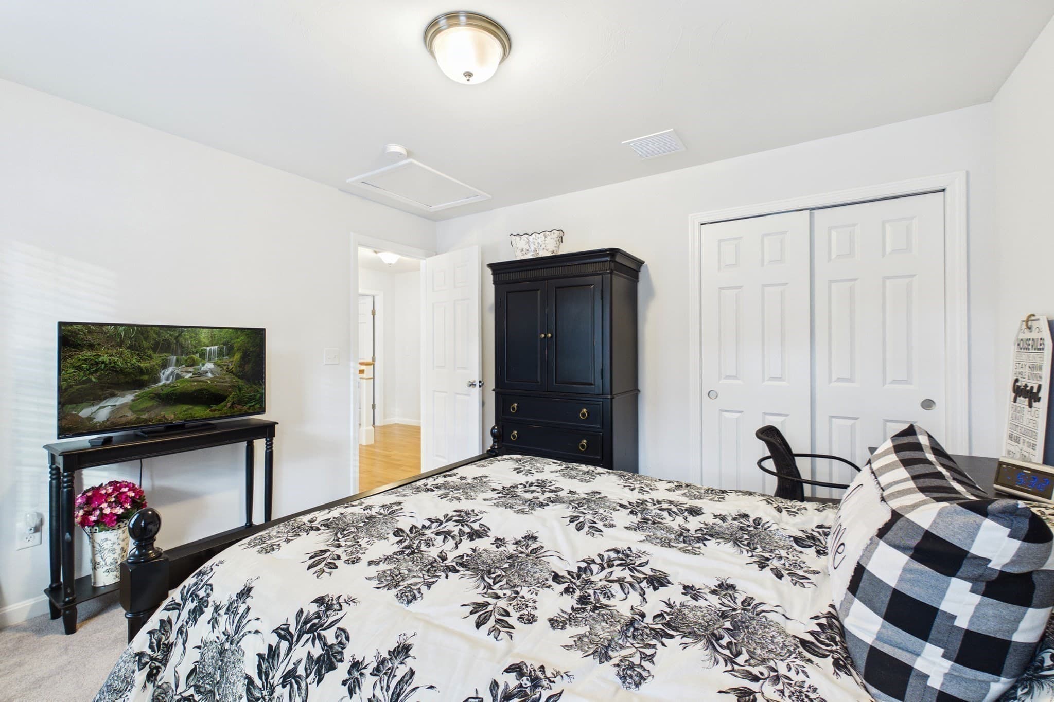 Single Family Residence at 232 Collins Corner Rd, Dartmouth MA 02747, Dartmouth, photo 26 of 42