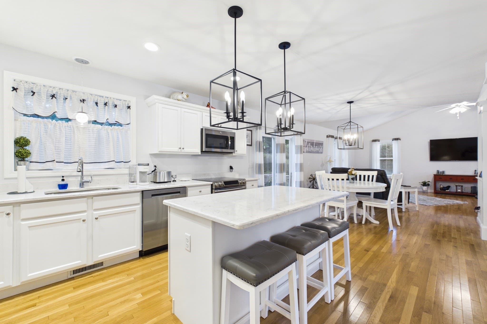 Single Family Residence at 232 Collins Corner Rd, Dartmouth MA 02747, Dartmouth, photo 3 of 42
