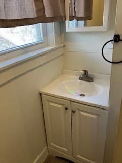 4 Family at 8-10 School St, Amesbury MA 01913, Amesbury, photo 5 of 10