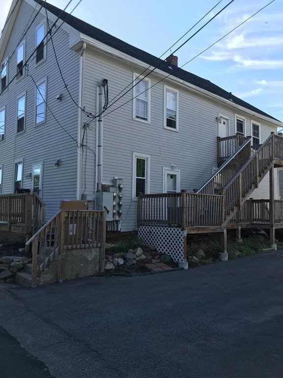 4 Family at 8-10 School St, Amesbury MA 01913, Amesbury, photo 9 of 10